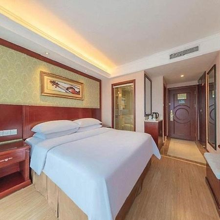 Yichang Vienna Hotel Wanda Branch Экстерьер фото