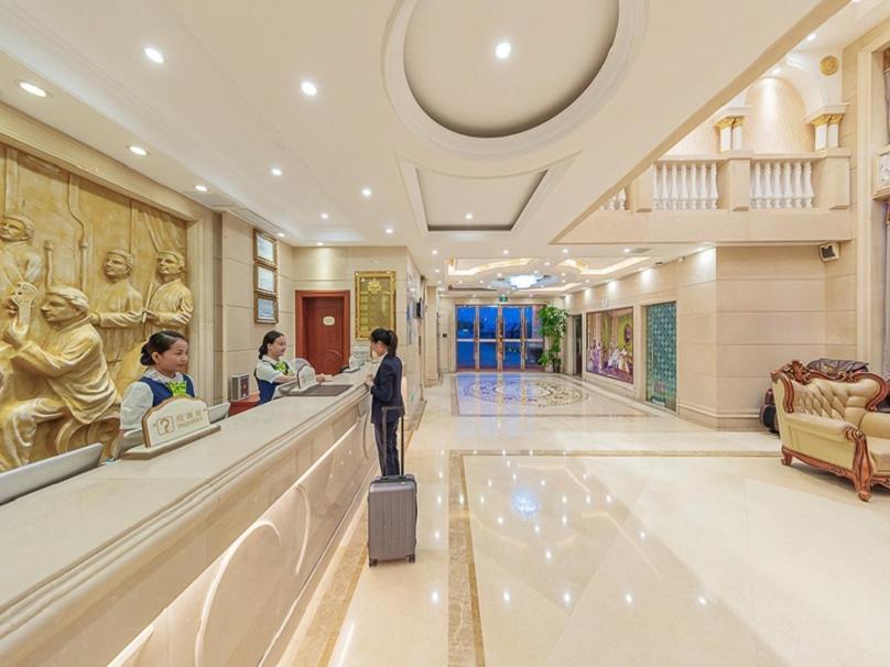 Yichang Vienna Hotel Wanda Branch Экстерьер фото