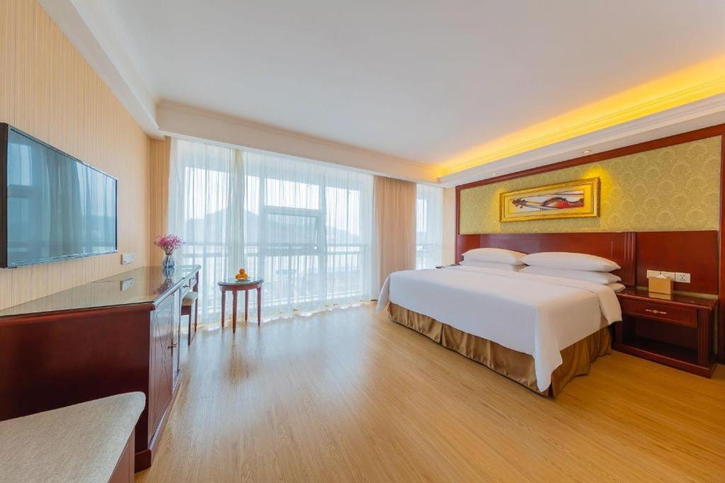 Yichang Vienna Hotel Wanda Branch Экстерьер фото