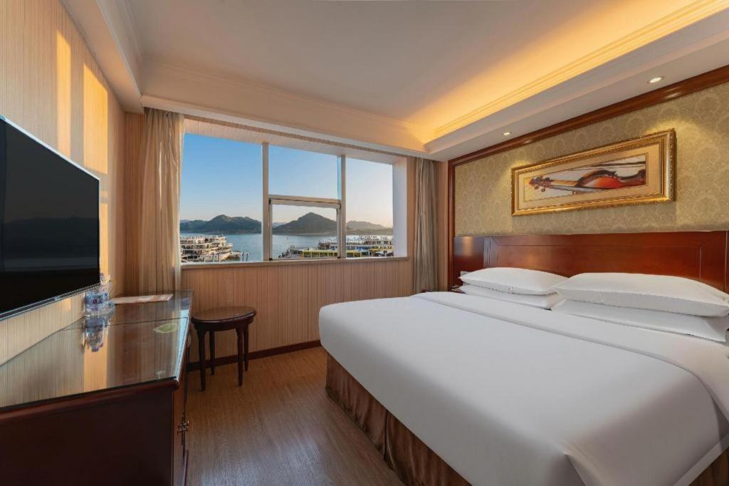 Yichang Vienna Hotel Wanda Branch Экстерьер фото