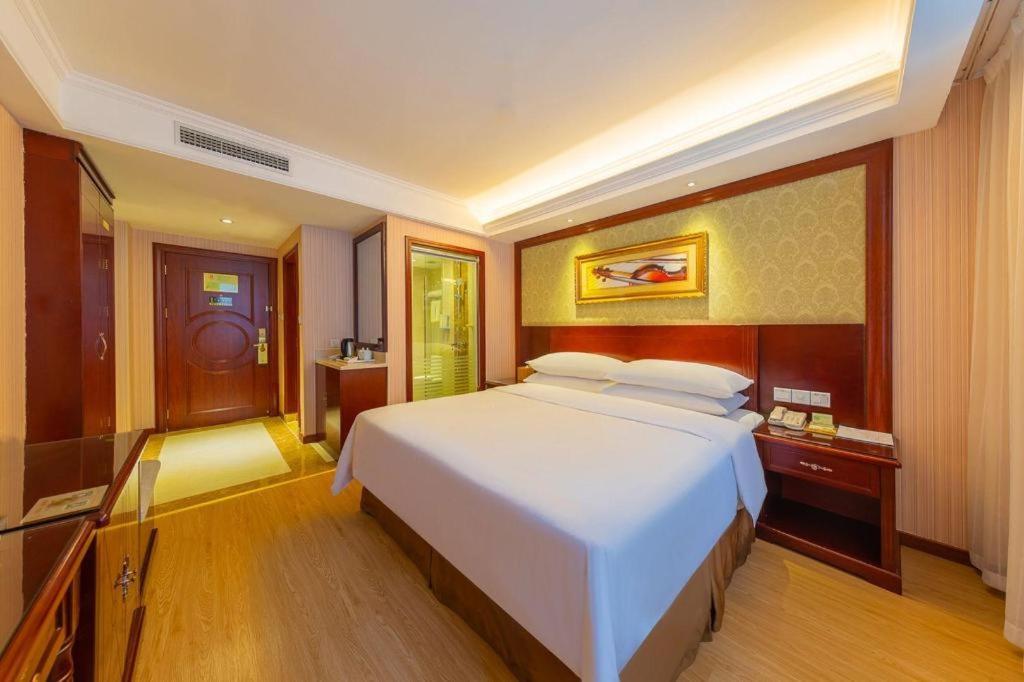 Yichang Vienna Hotel Wanda Branch Экстерьер фото