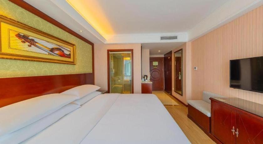 Yichang Vienna Hotel Wanda Branch Экстерьер фото