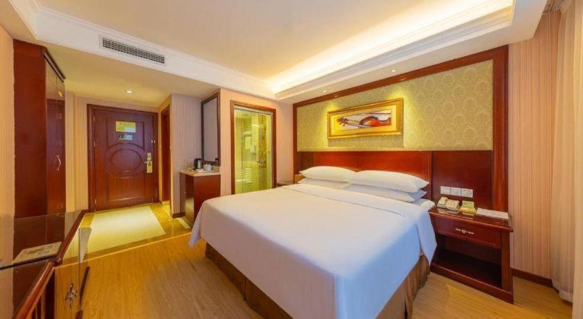 Yichang Vienna Hotel Wanda Branch Экстерьер фото