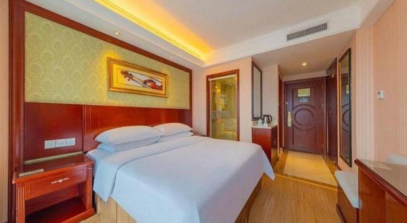 Yichang Vienna Hotel Wanda Branch Экстерьер фото